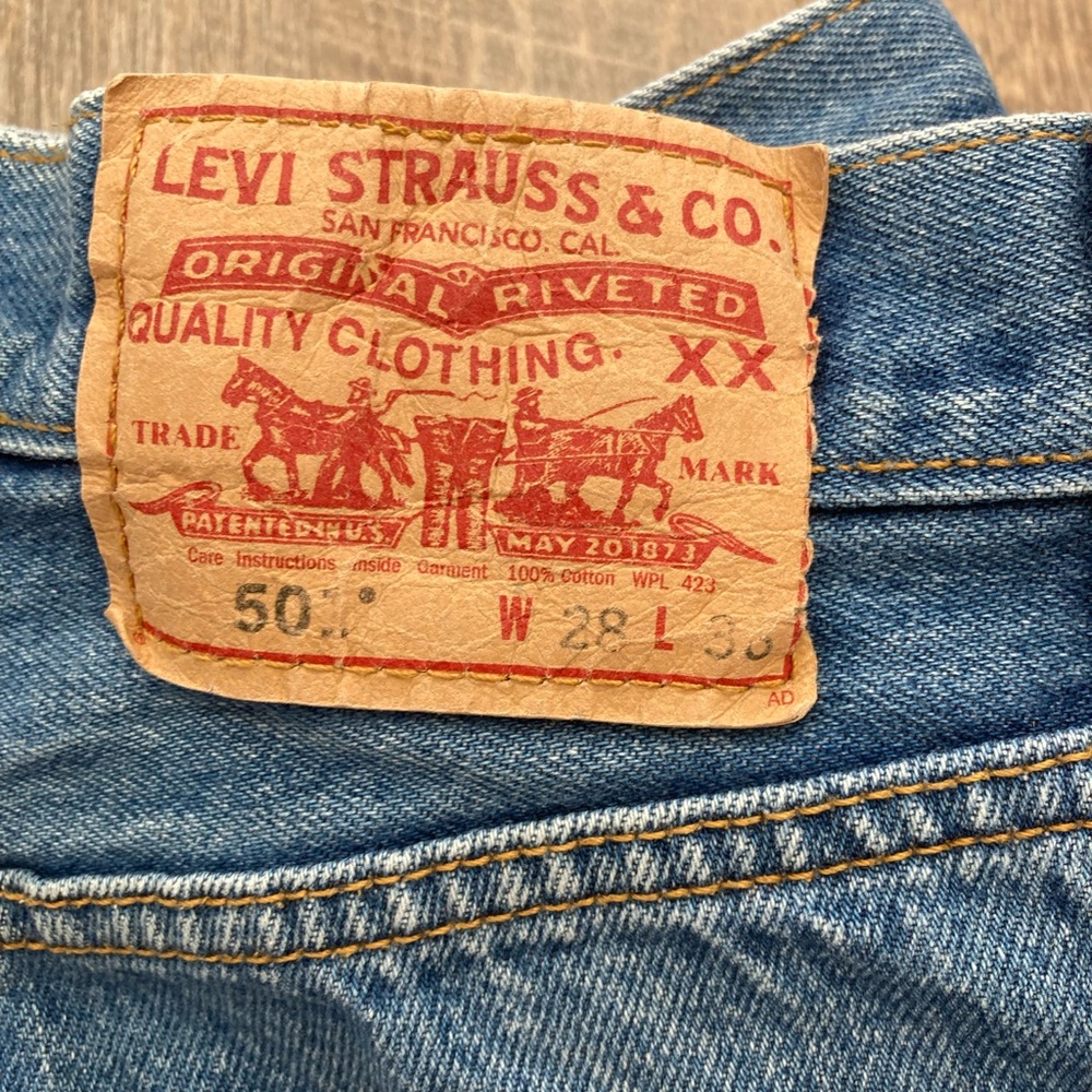 Vintage Levi's Women's High Rise Jeans - Classic Blue - Picture 11 of 15